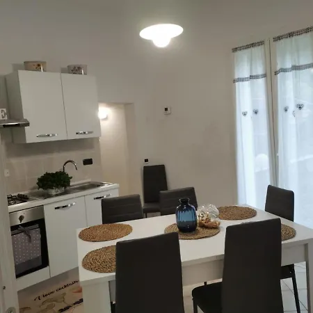 Green House Daniel E Sara *