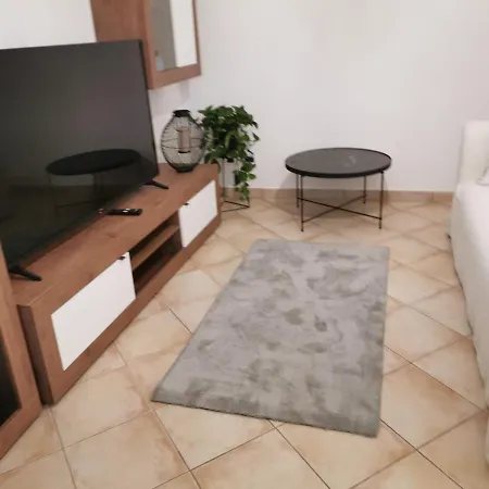 Green House Daniel E Sara *