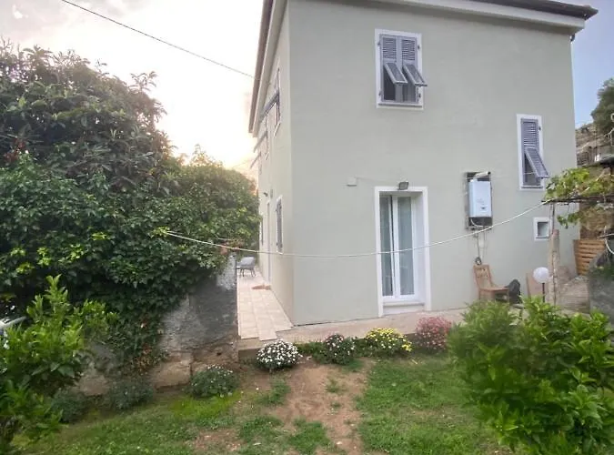 בית נופש Green House Daniel E Sara צ'לה ליגורה