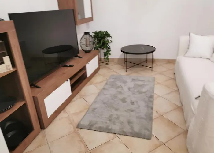 Green House Daniel E Sara *